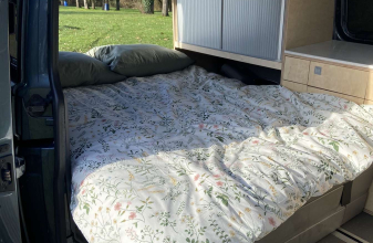 Volkswagen MULTIVAN T5 beach image