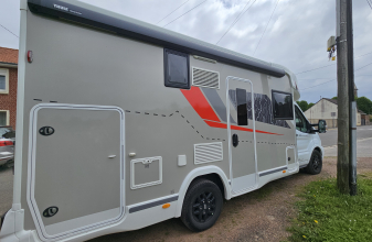 FORD CHALLENGER GRAPHITE EDITION image