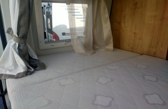 RENAULT MASTER Font Vendome Master Van XS image