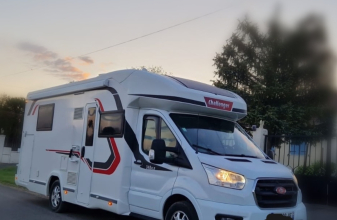 Ford Challenger Prenium image