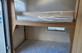 MC LOUIS  MC LOUIS GLAMYS image