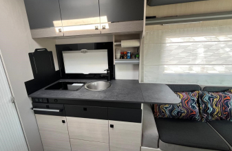 FORD CHAUSSON TITANIUM EDITION image