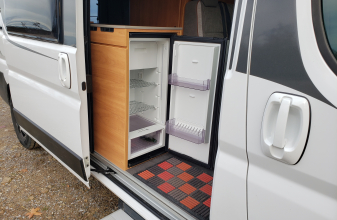 Citroen POSSL 2,2 L 140 CV Blue HDI image