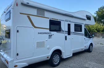 Ford CARAVANS INTERNATIO. Horon GO 77M image