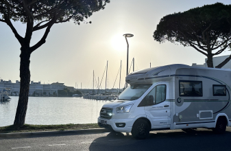 FORD CHAUSSON TITANIUM EDITION image