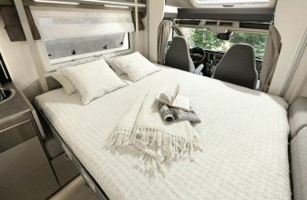 FORD CHAUSSON TITANIUM EDITION image