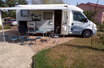 Renault HYMER ERIBA CAR image