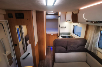 Ford CI AUTOHOMES 94 XT image