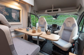 Ford LMC CARAVAN INNOVAN 590 image